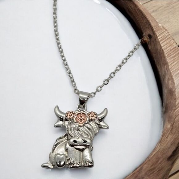 Highland Cow Flower Necklace Jewelry Rustic Boho Scottish Bovine Pendant Chain - Picture 1 of 9